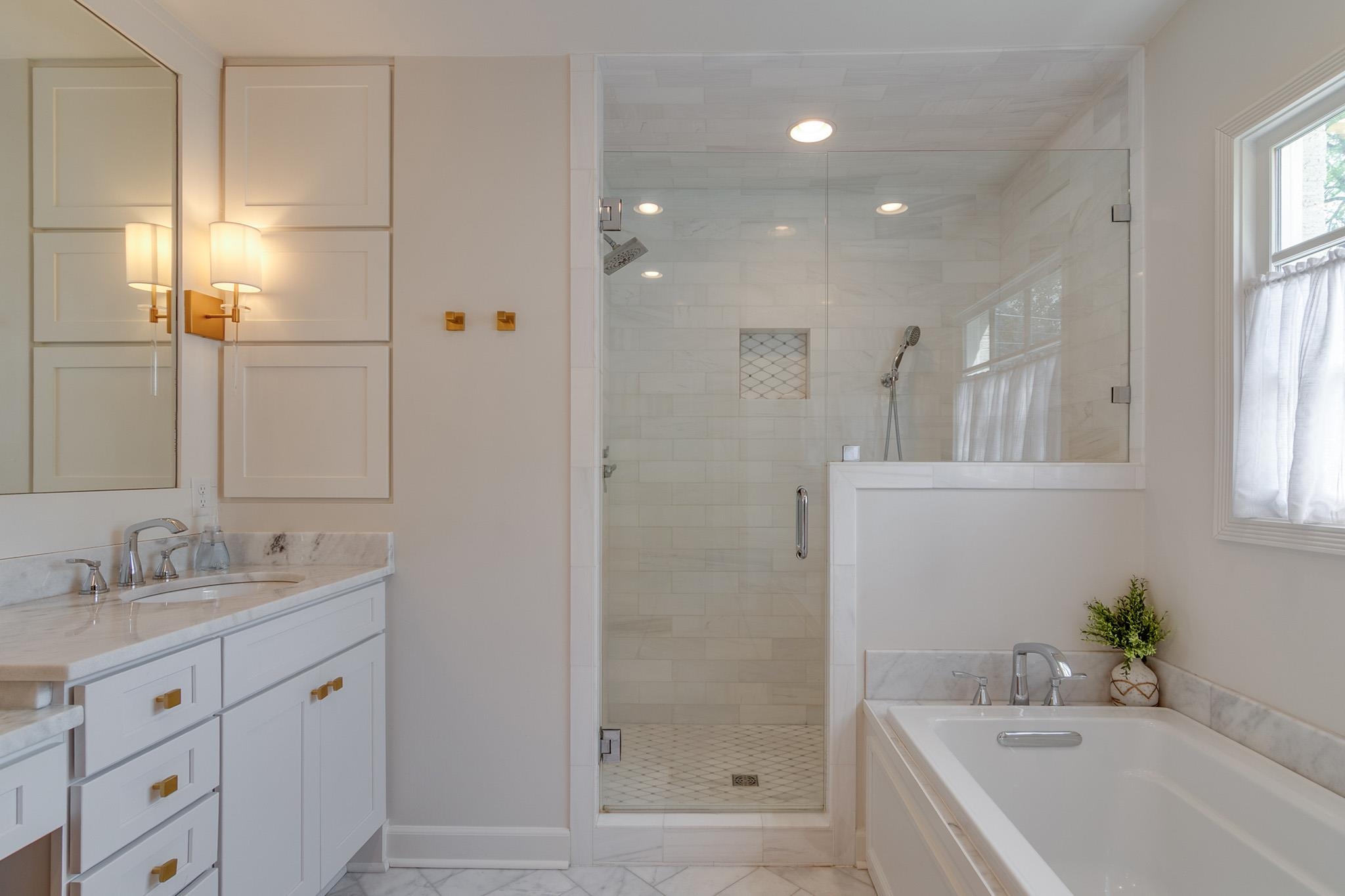 437 WILLIAMSBURG LN