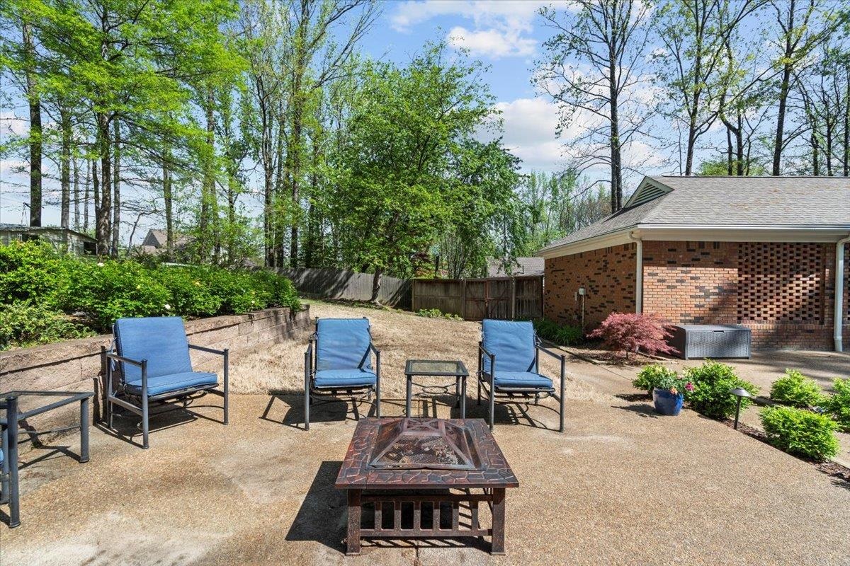 2445 CEDAR DALE DR
