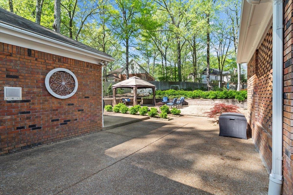 2445 CEDAR DALE DR