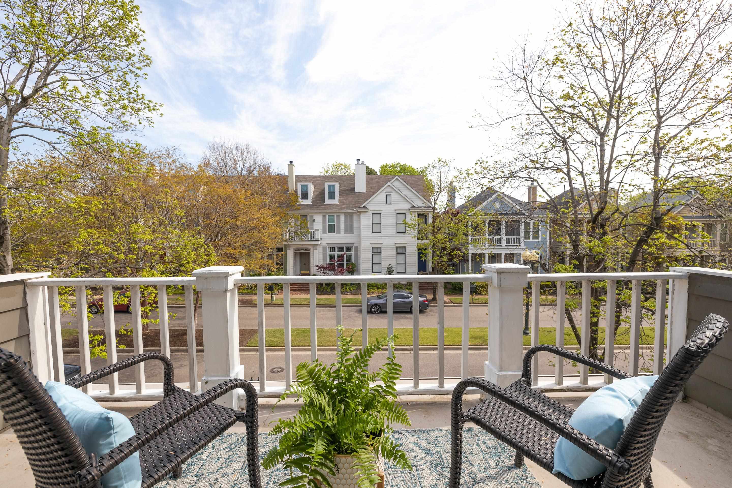 925 HARBOR VIEW DR