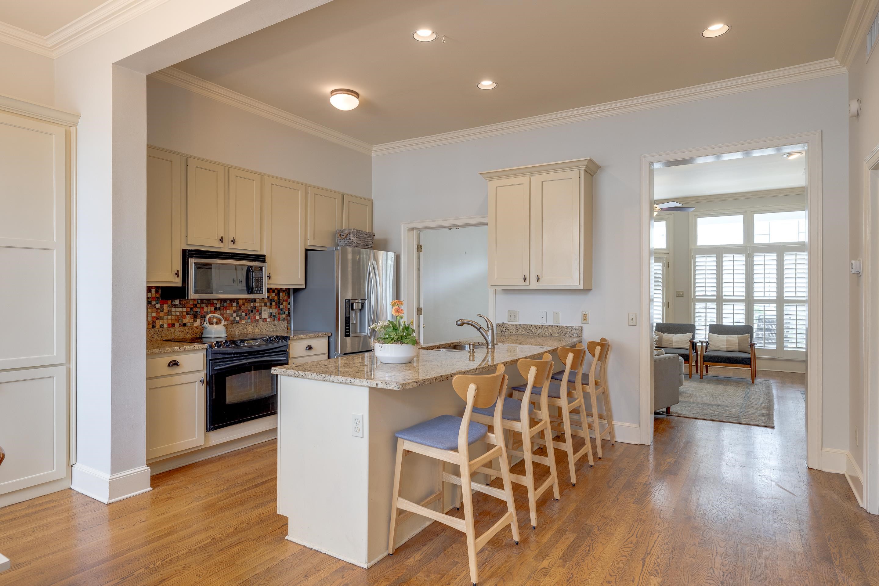 925 HARBOR VIEW DR
