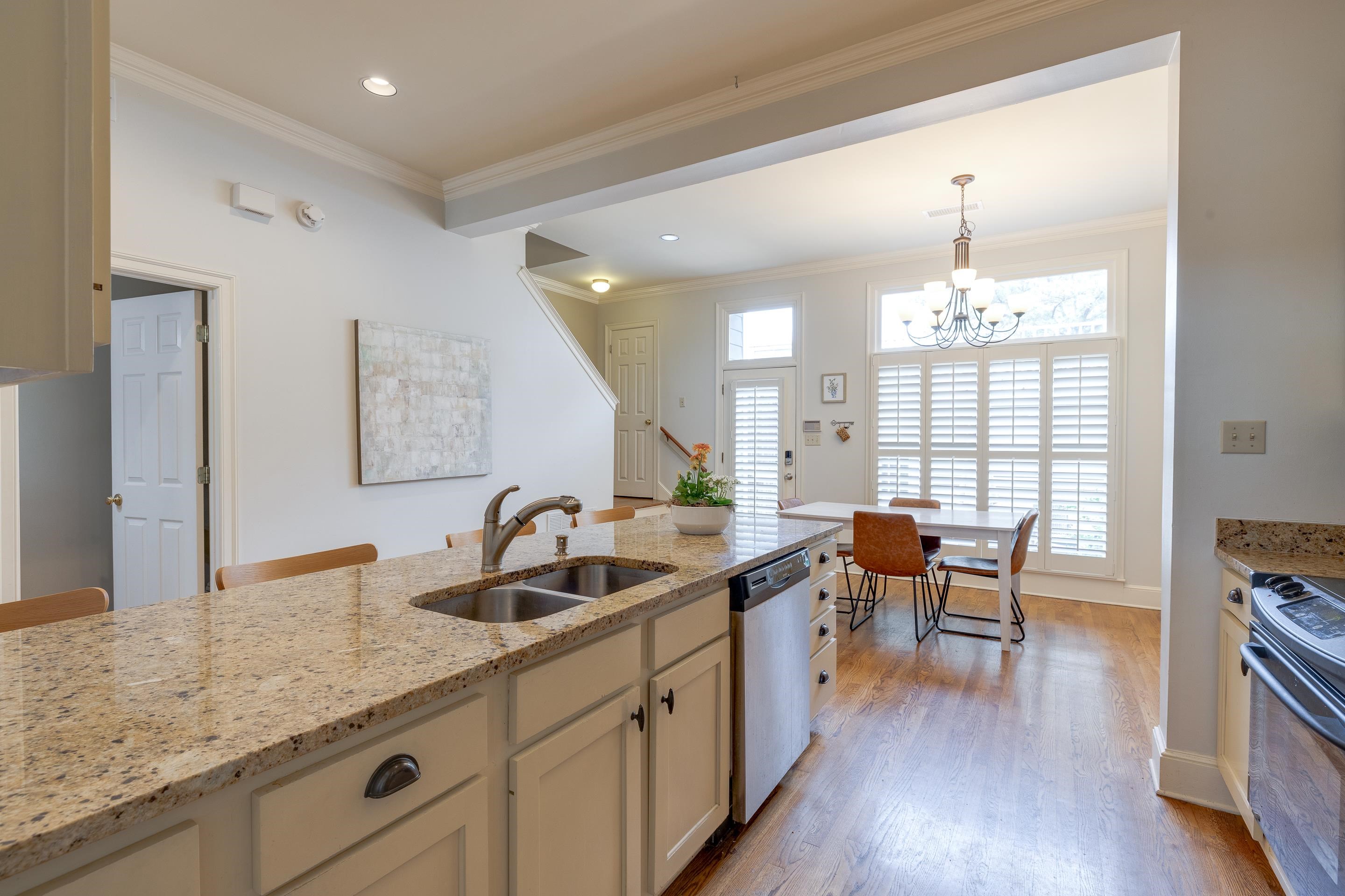 925 HARBOR VIEW DR