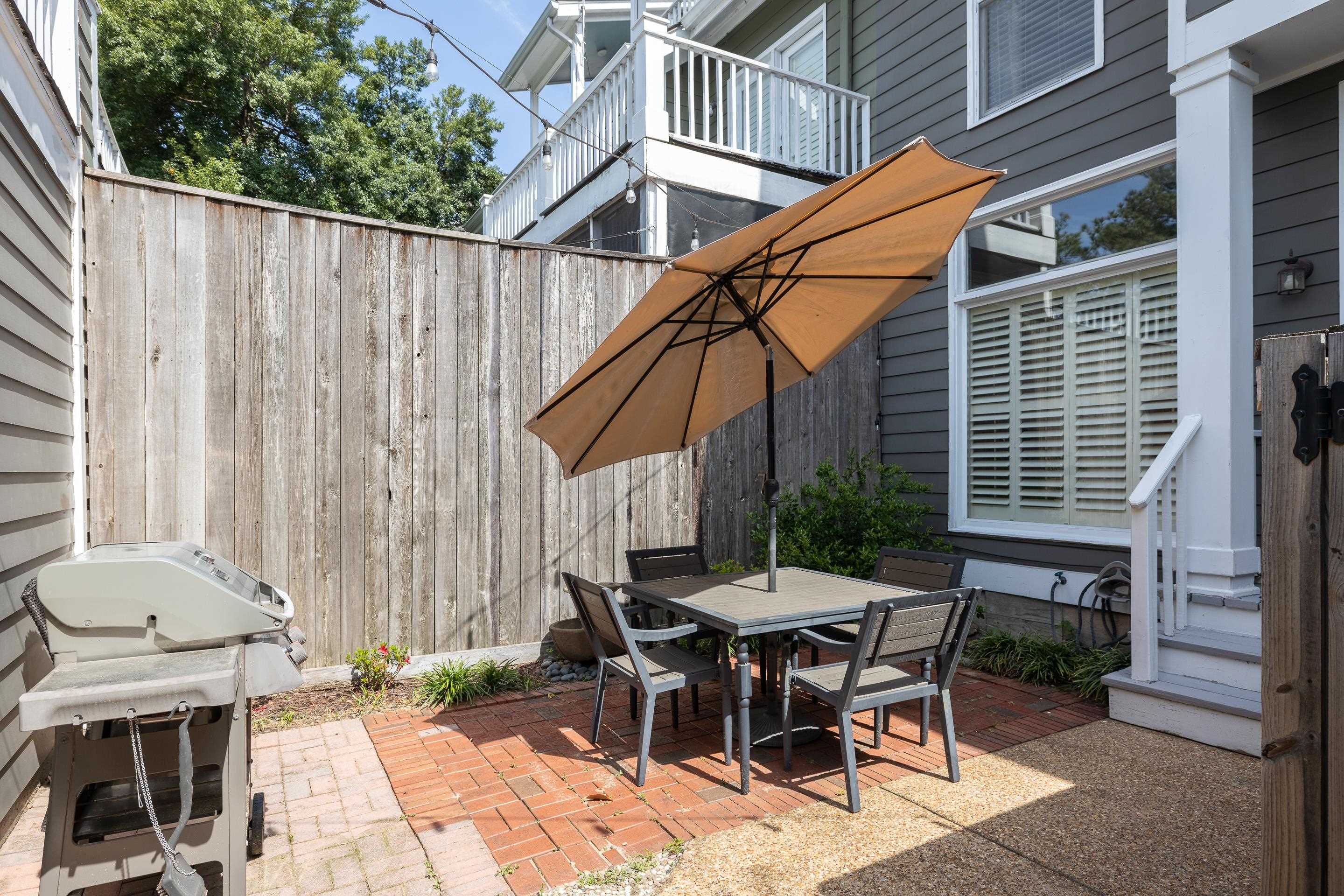 925 HARBOR VIEW DR