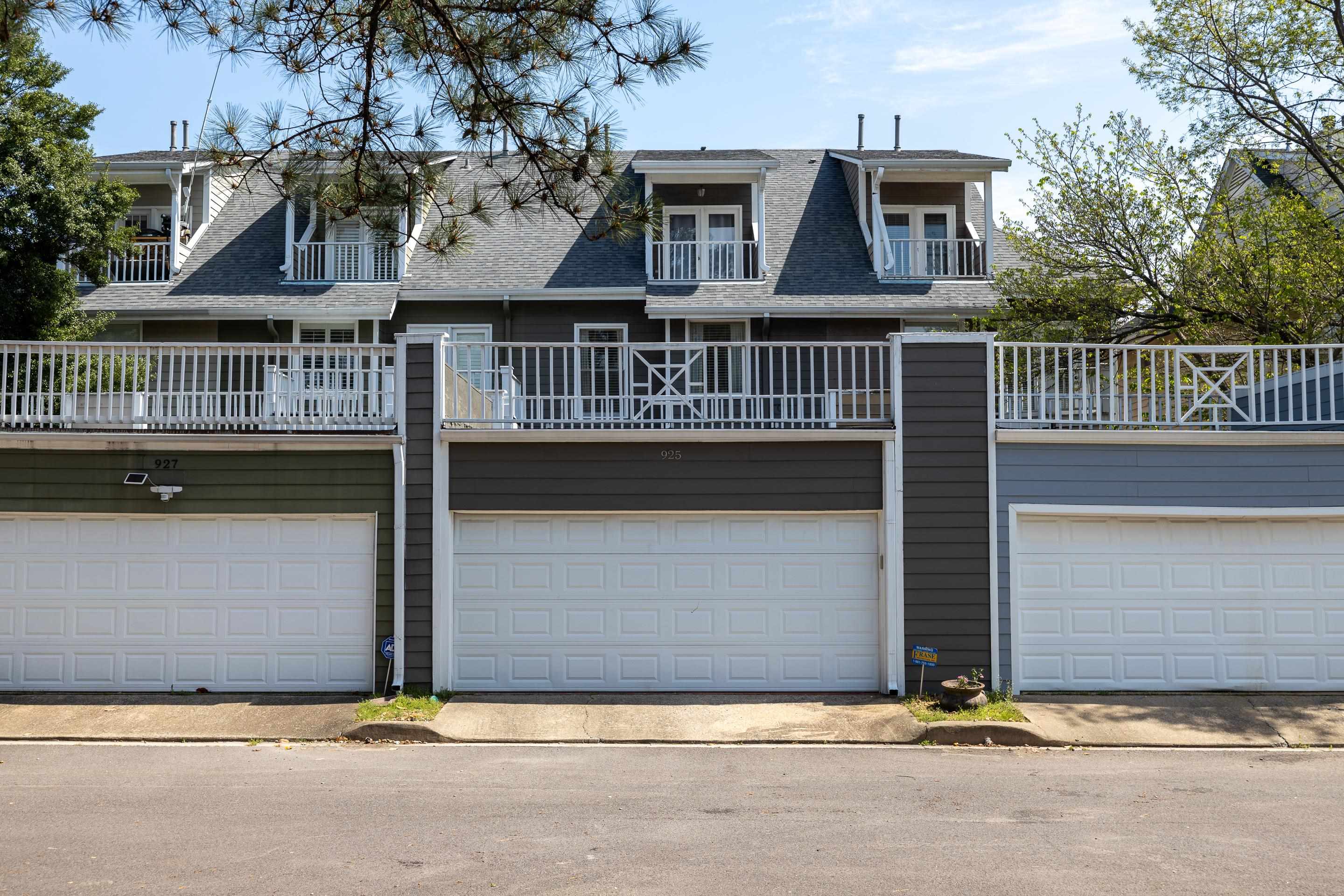 925 HARBOR VIEW DR
