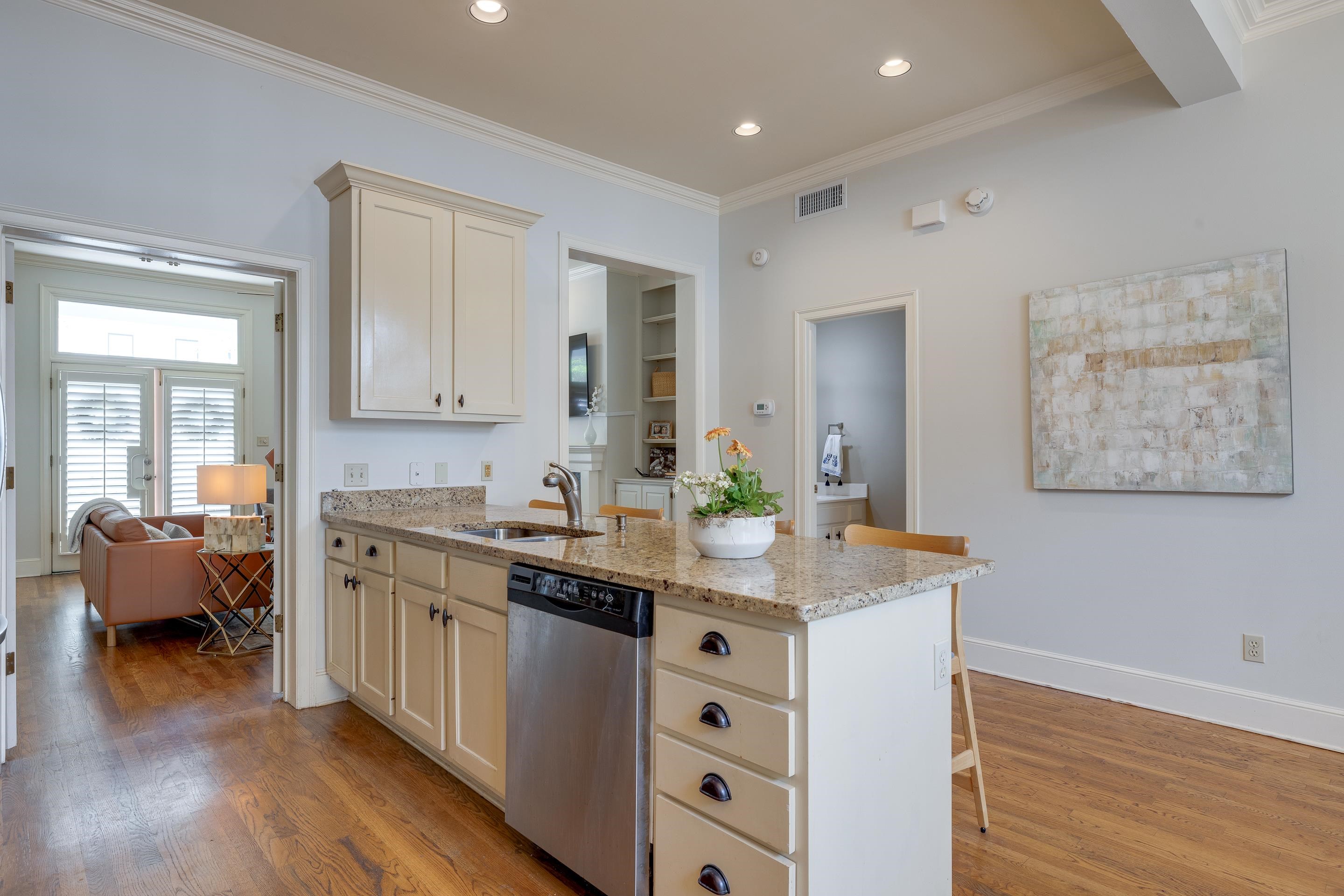 925 HARBOR VIEW DR