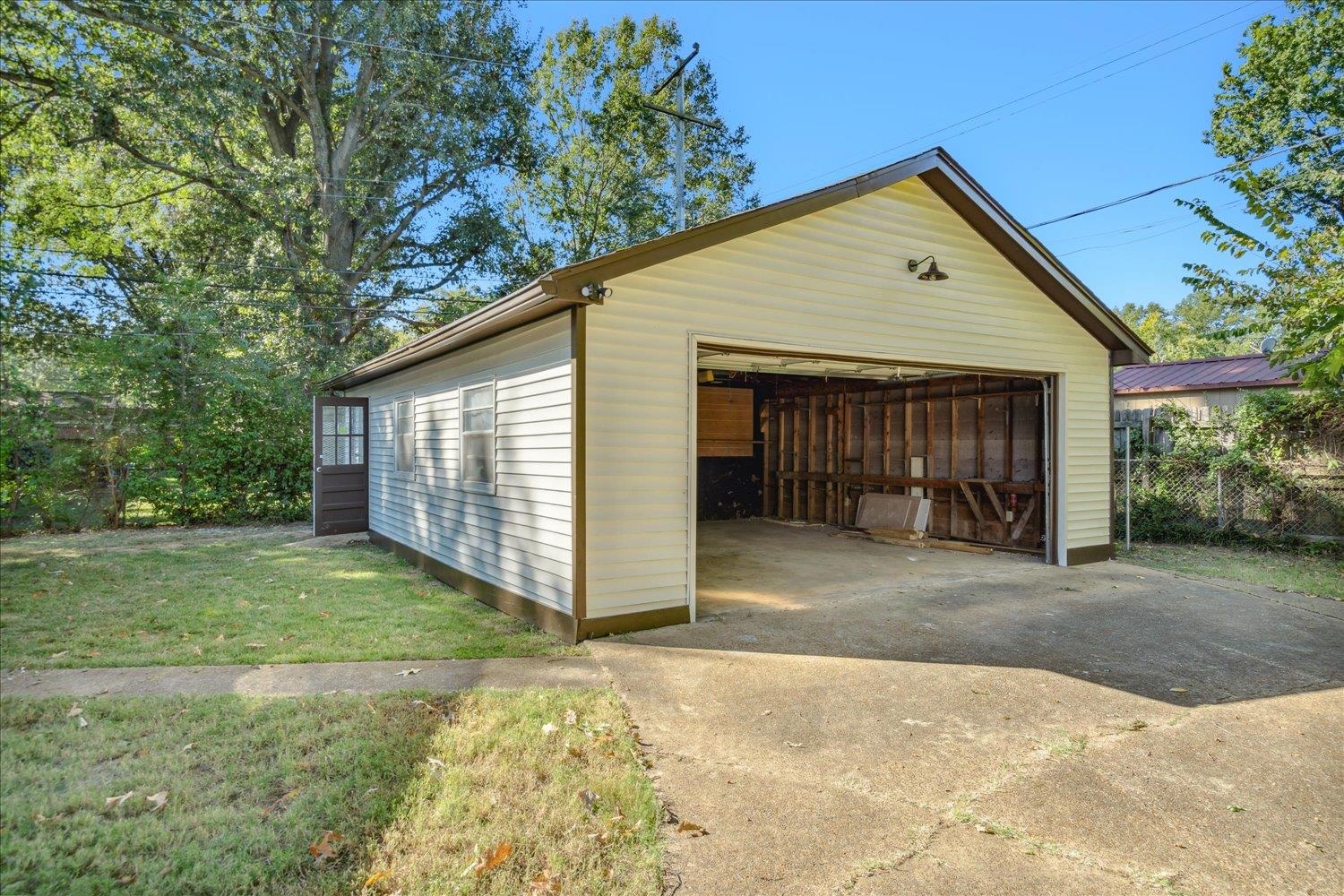 549 CHALMERS RD