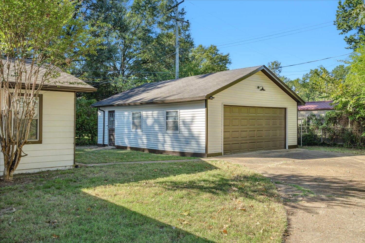 549 CHALMERS RD