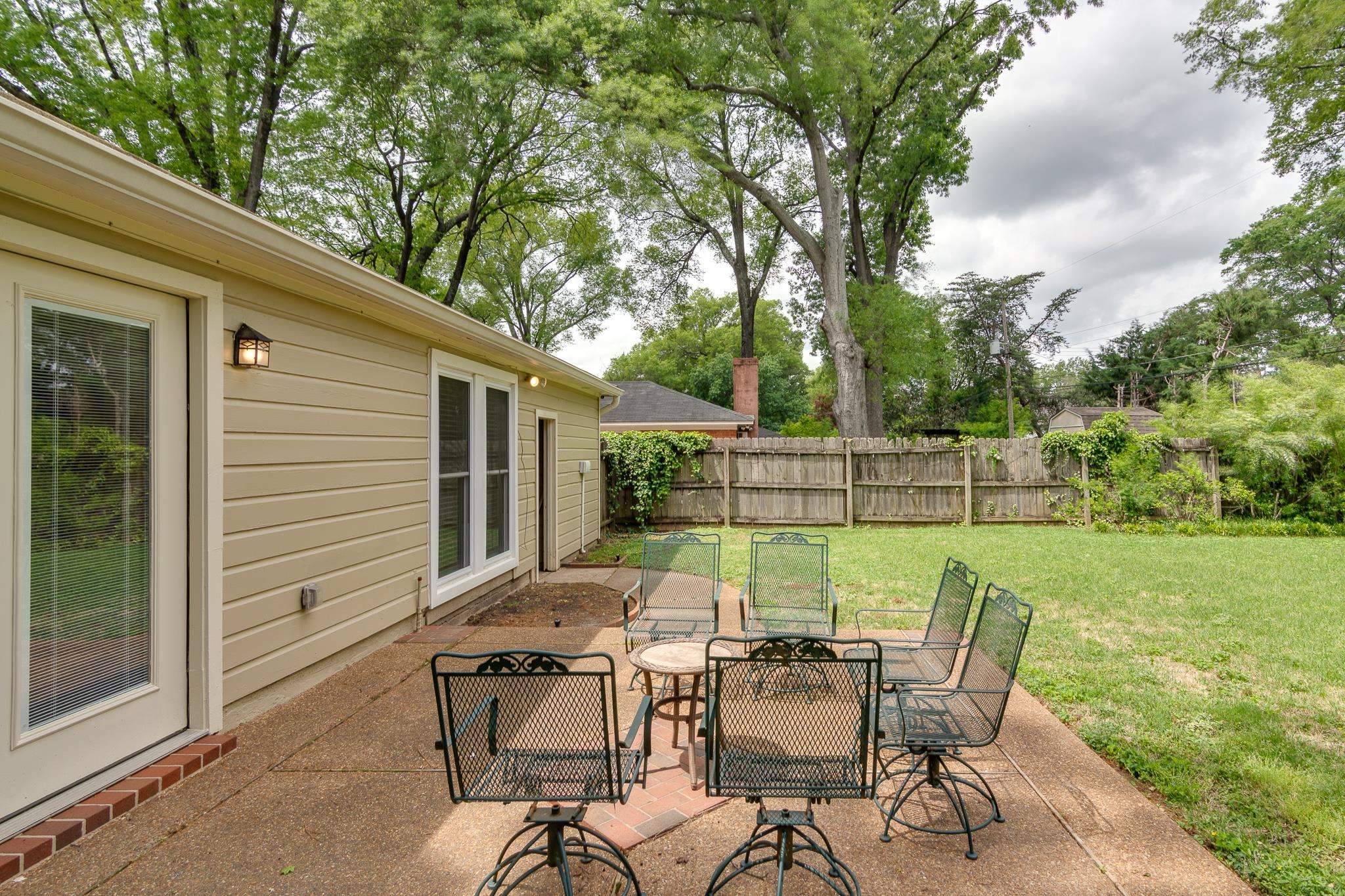 4460 CHARLESWOOD AVE