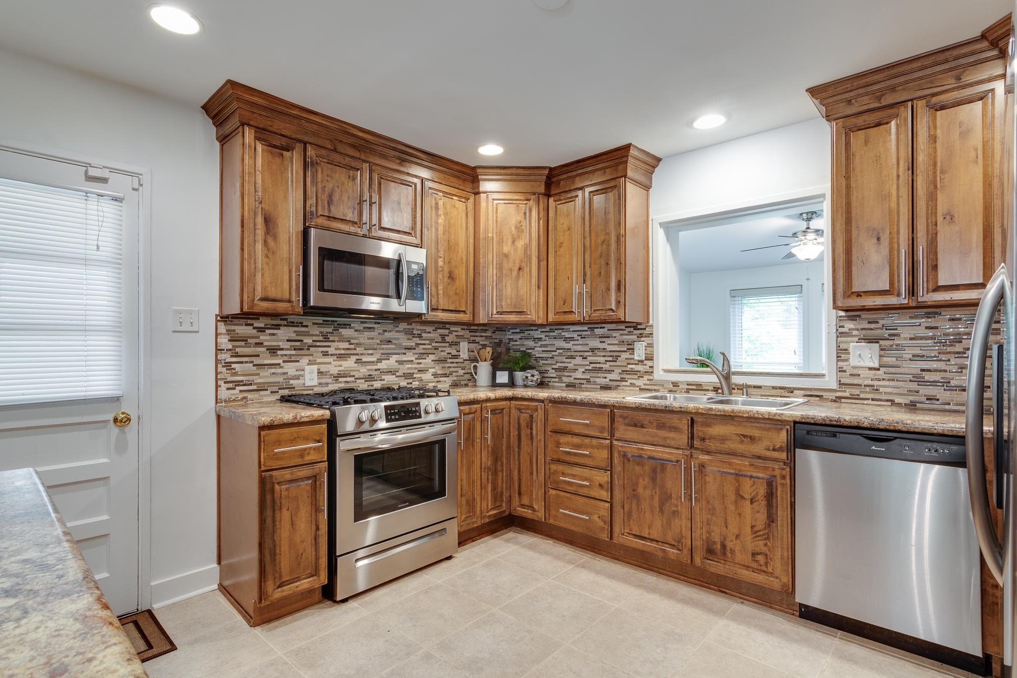 4460 CHARLESWOOD AVE