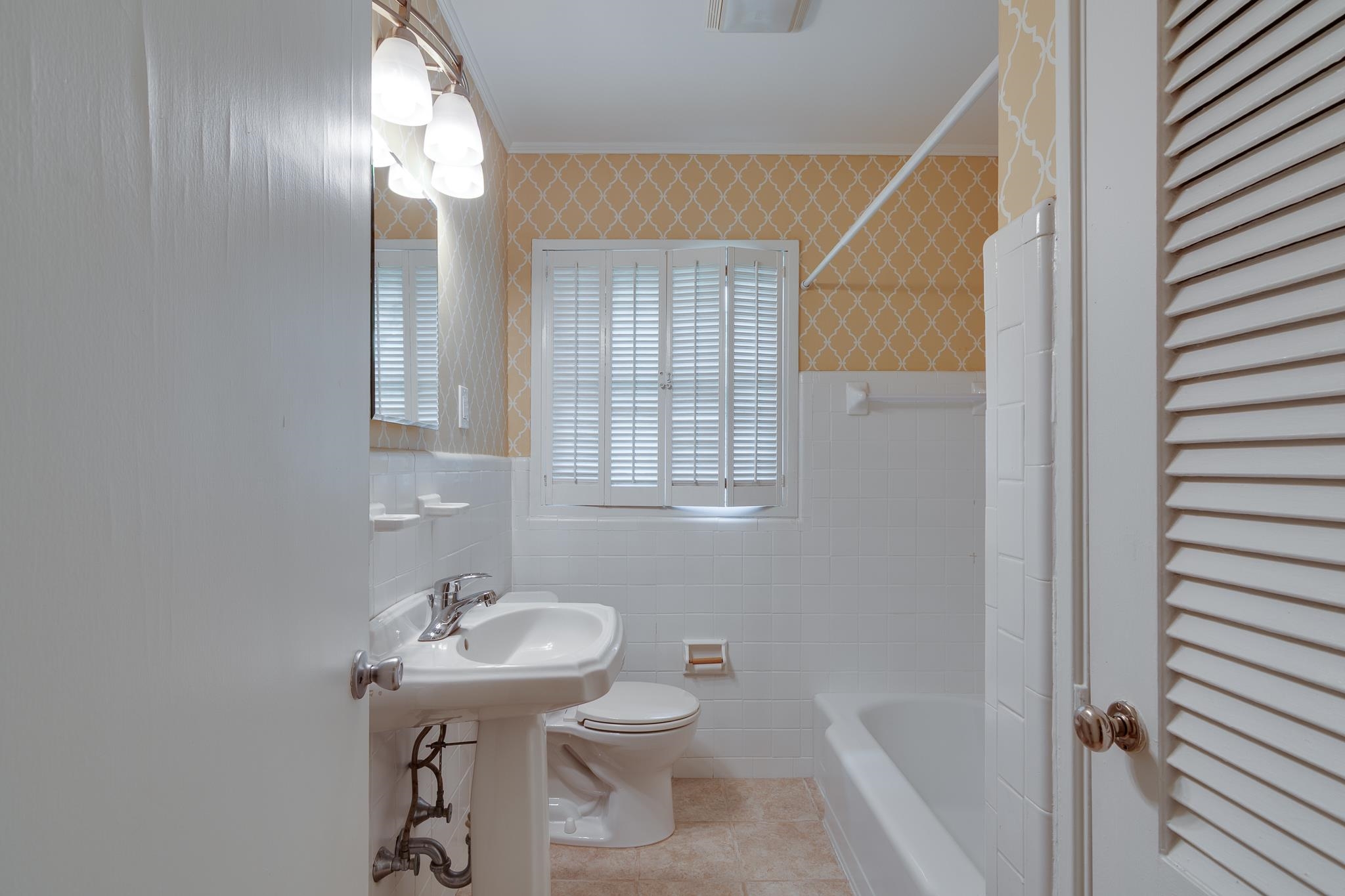 4460 CHARLESWOOD AVE