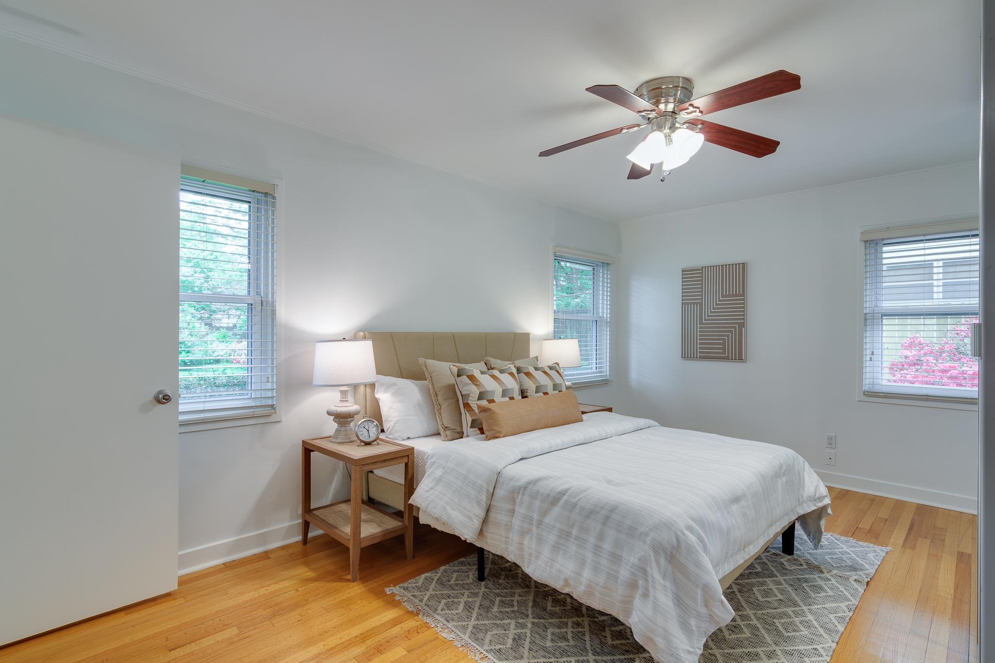 4460 CHARLESWOOD AVE