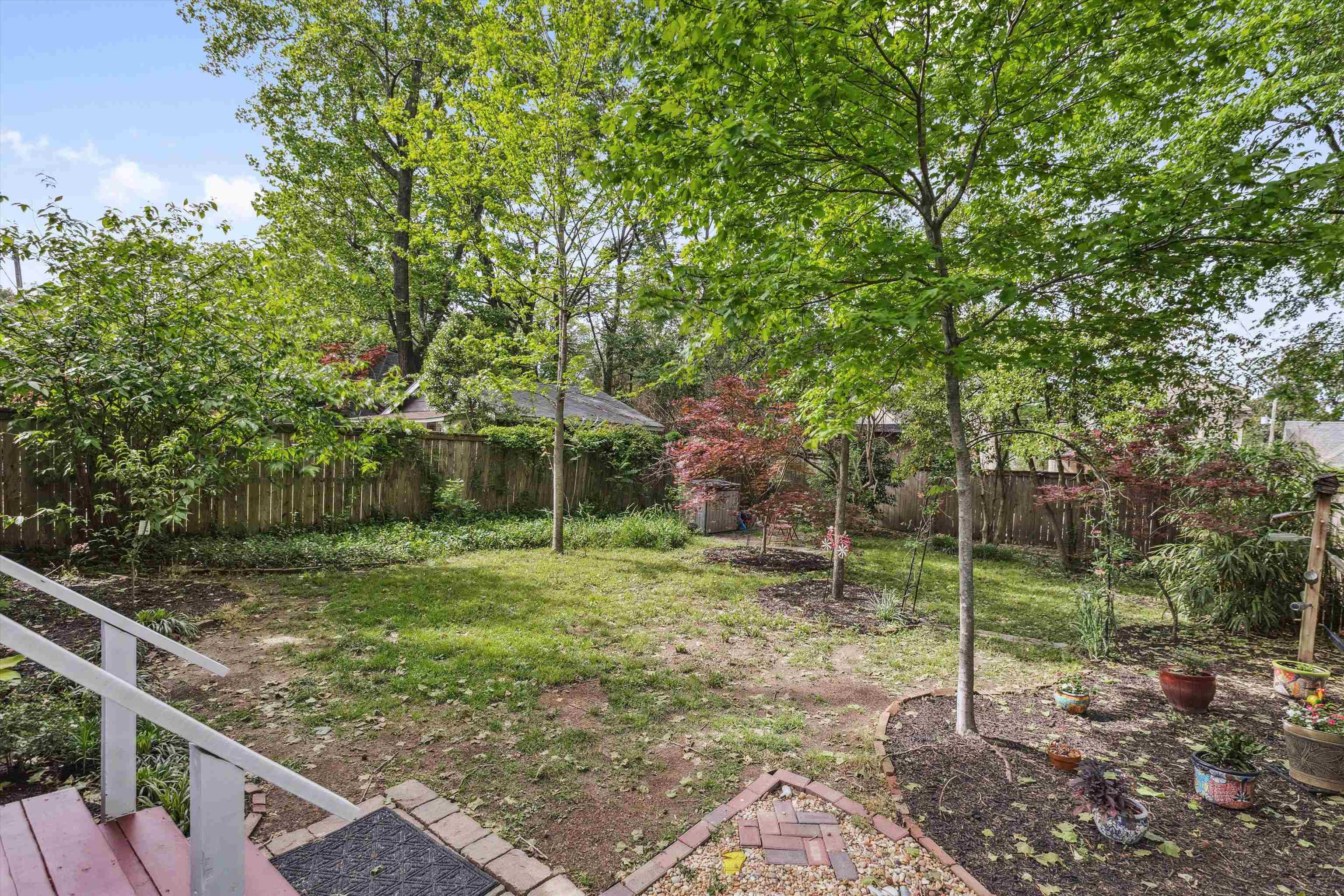 2000 COURTLAND PL