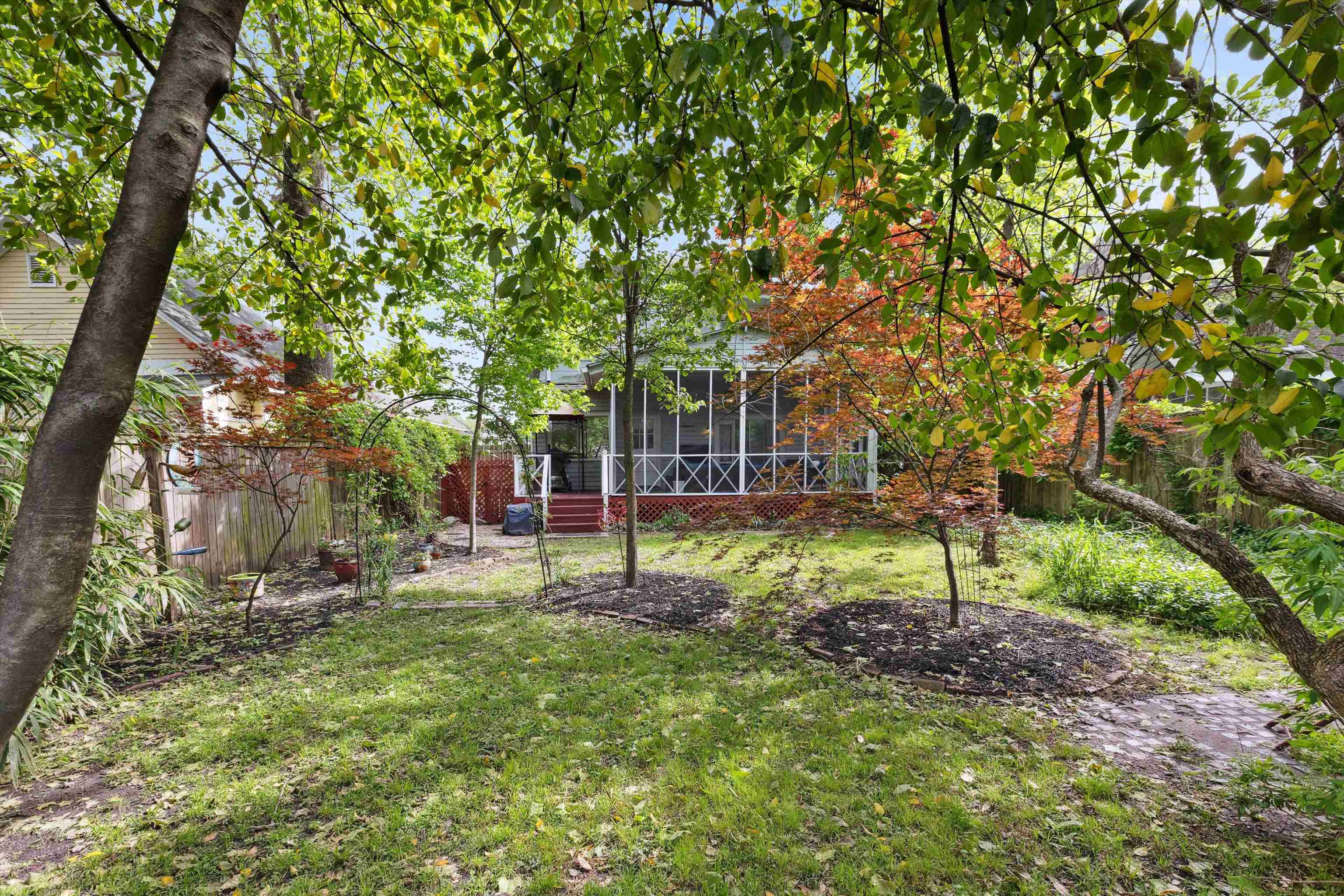 2000 COURTLAND PL