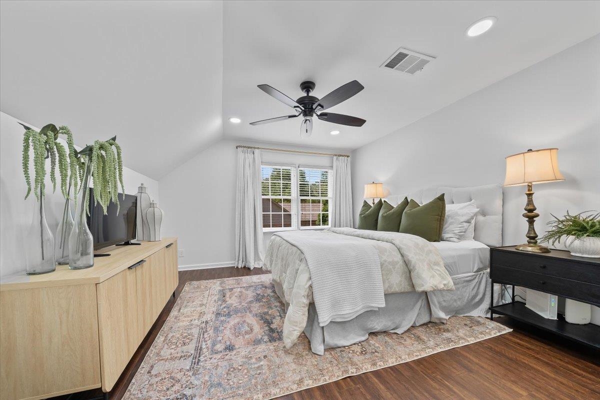 2056 HICKORY CREST DR