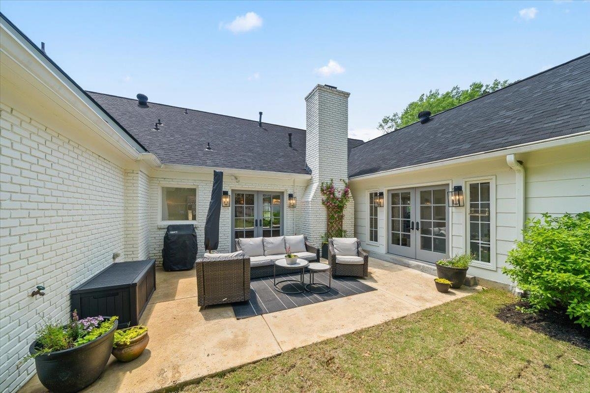 2056 HICKORY CREST DR