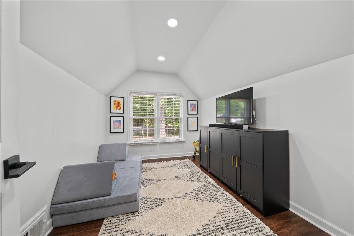 2056 HICKORY CREST DR