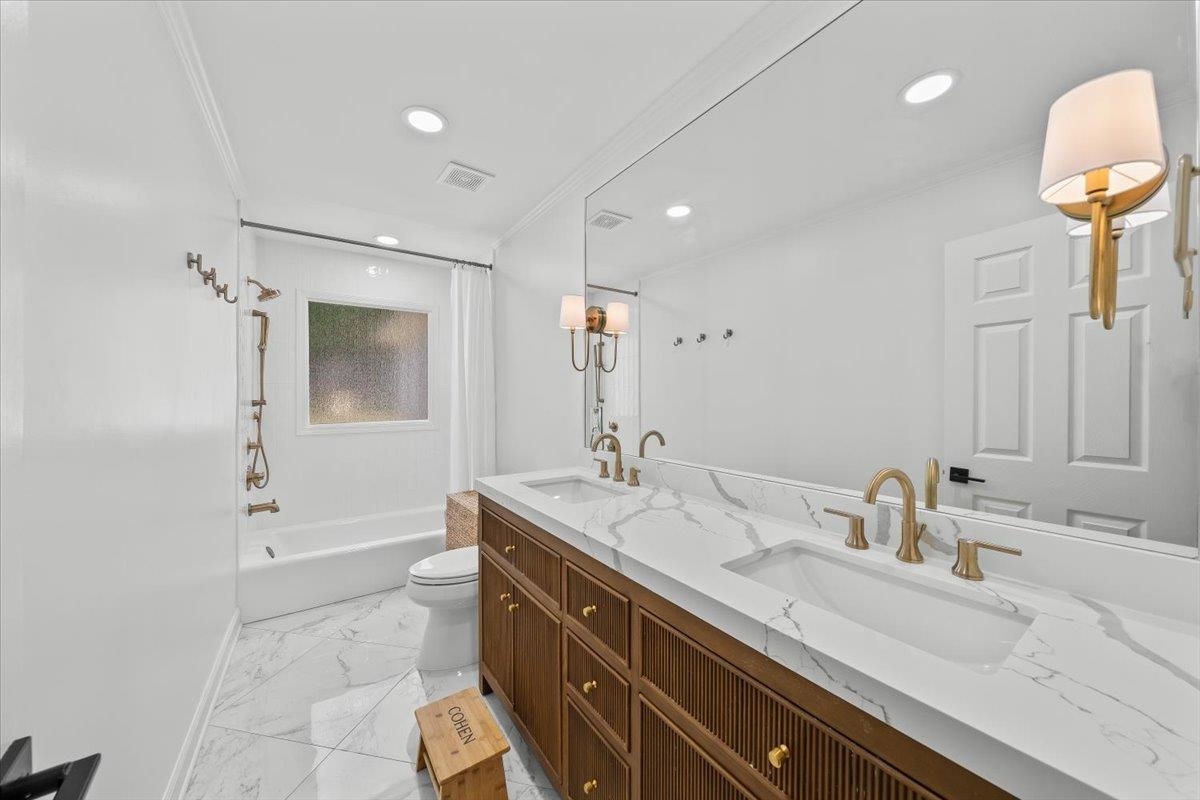 2056 HICKORY CREST DR