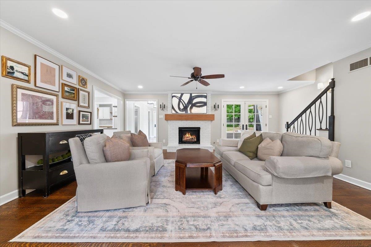 2056 HICKORY CREST DR