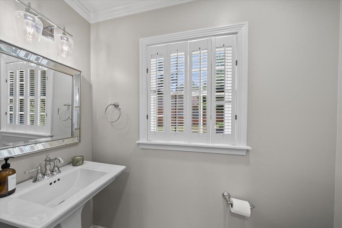 2056 HICKORY CREST DR