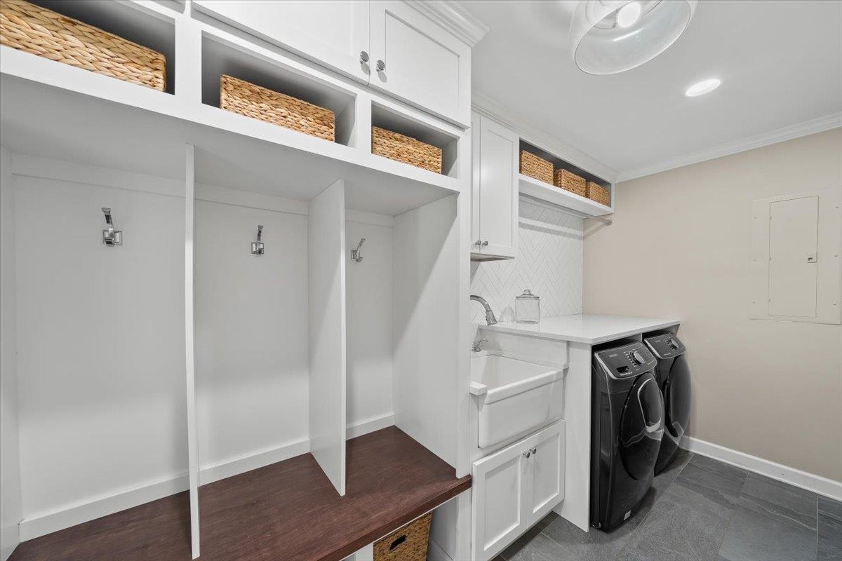 2056 HICKORY CREST DR