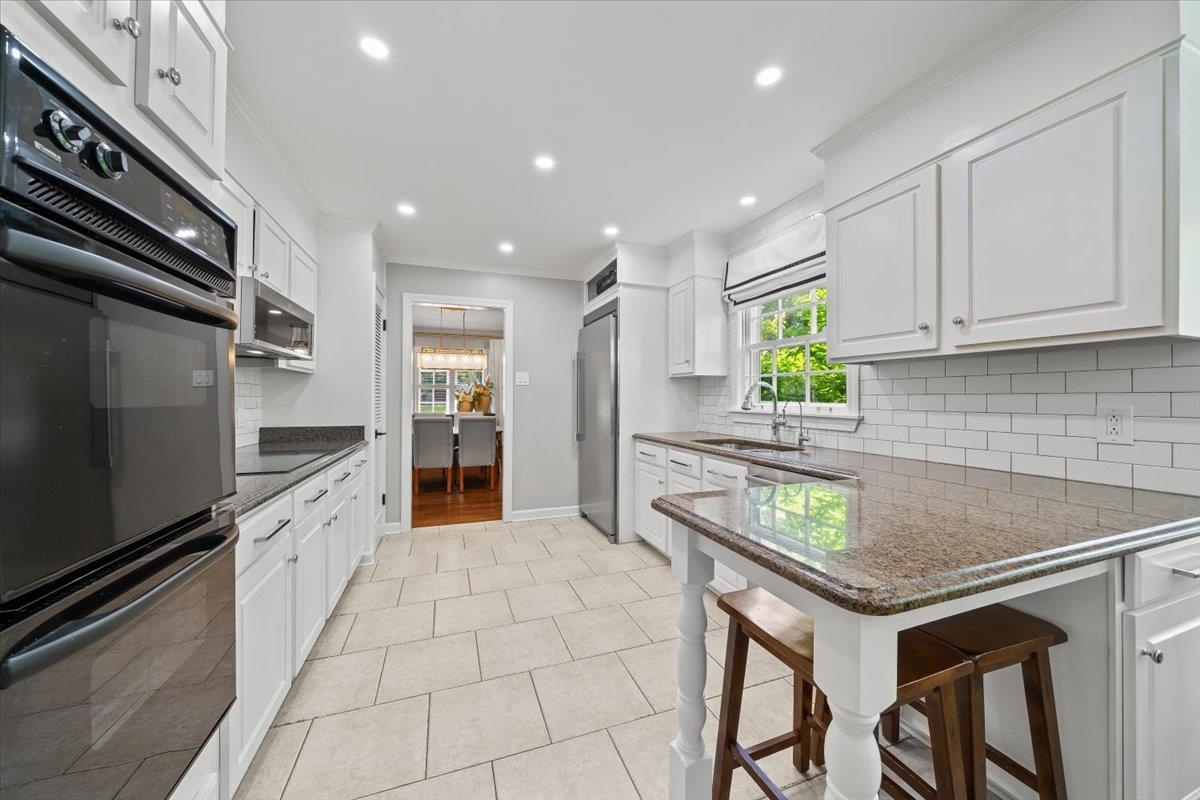 2056 HICKORY CREST DR