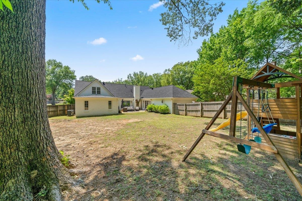 2056 HICKORY CREST DR