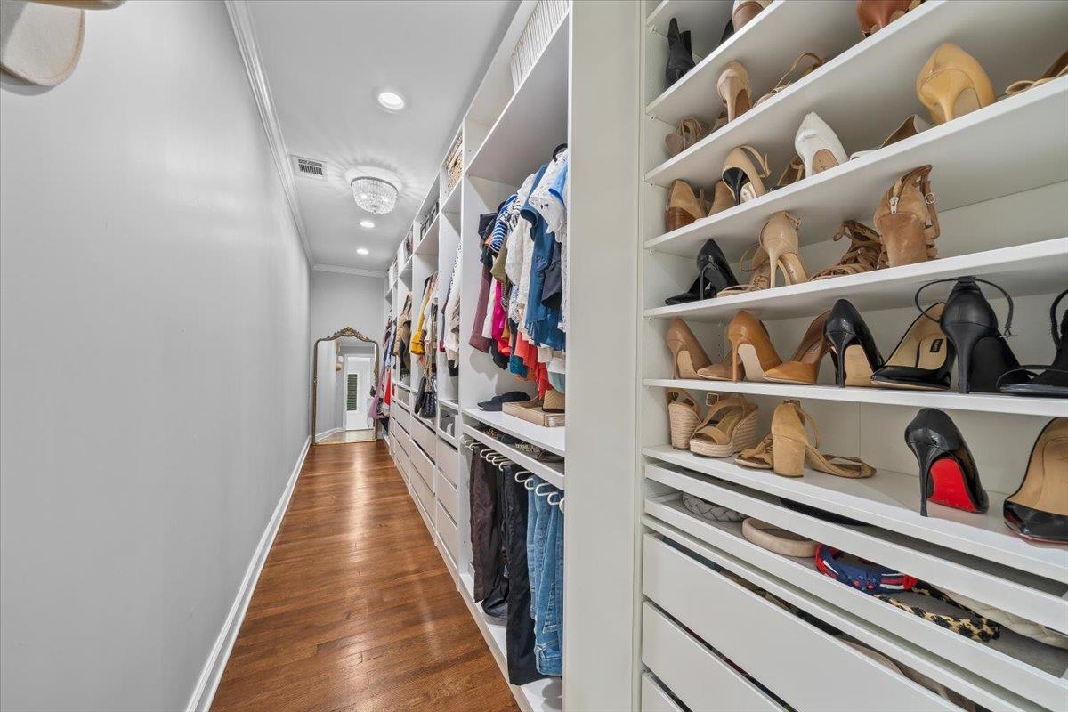 2056 HICKORY CREST DR