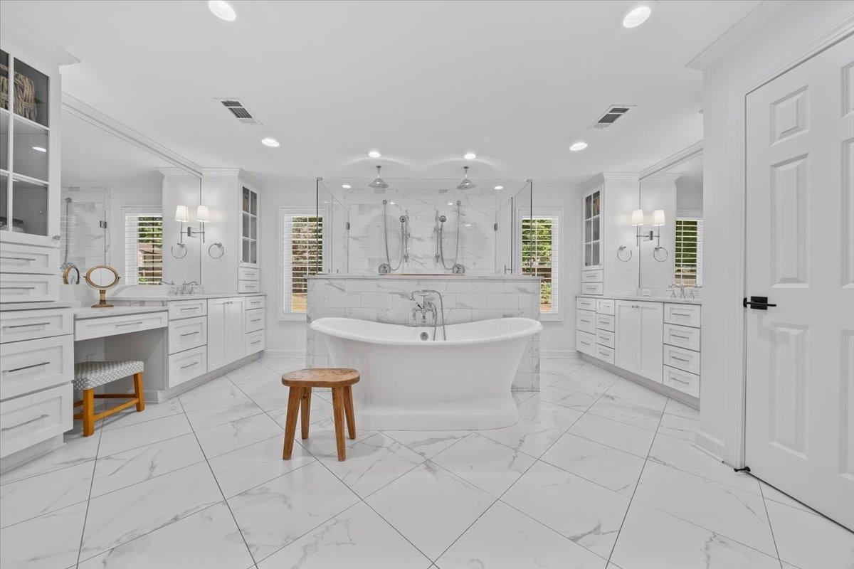 2056 HICKORY CREST DR