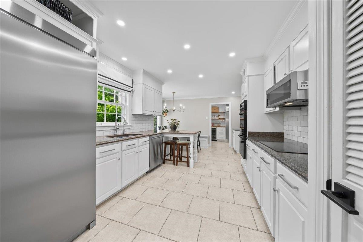 2056 HICKORY CREST DR