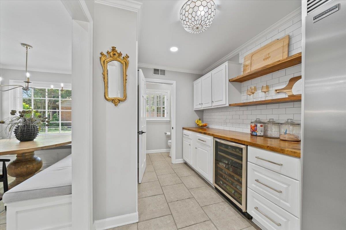 2056 HICKORY CREST DR