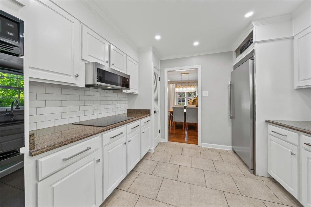 2056 HICKORY CREST DR