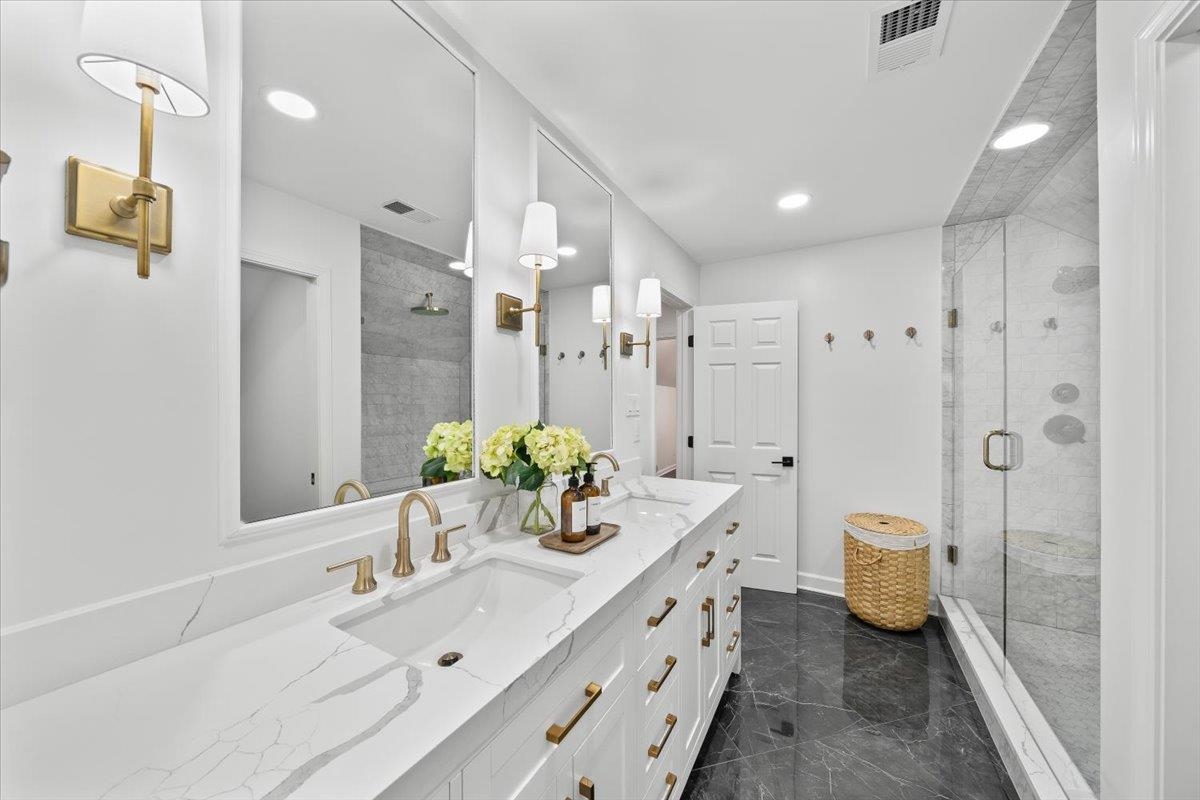 2056 HICKORY CREST DR