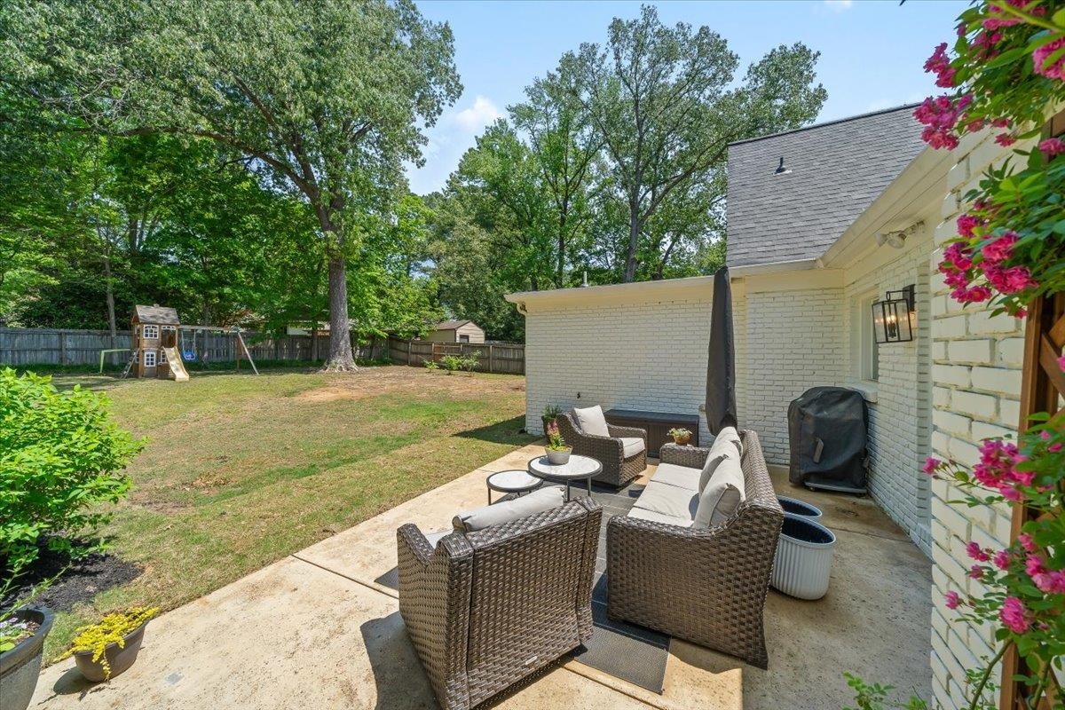 2056 HICKORY CREST DR