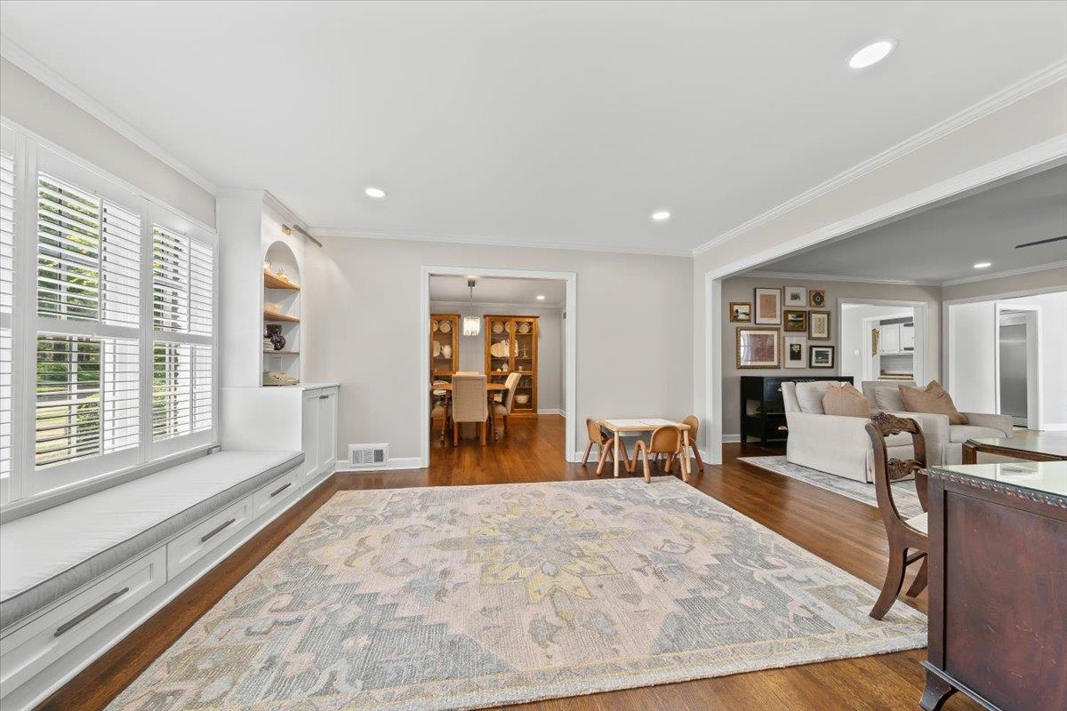 2056 HICKORY CREST DR