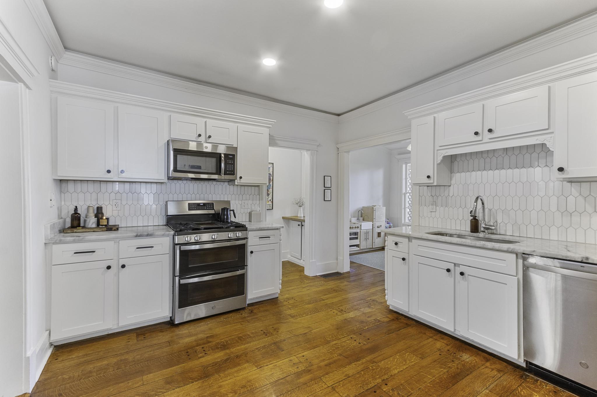 1640 EASTMORELAND AVE