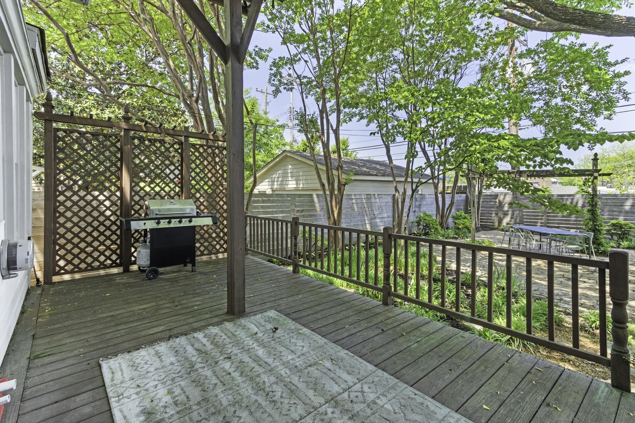 1640 EASTMORELAND AVE