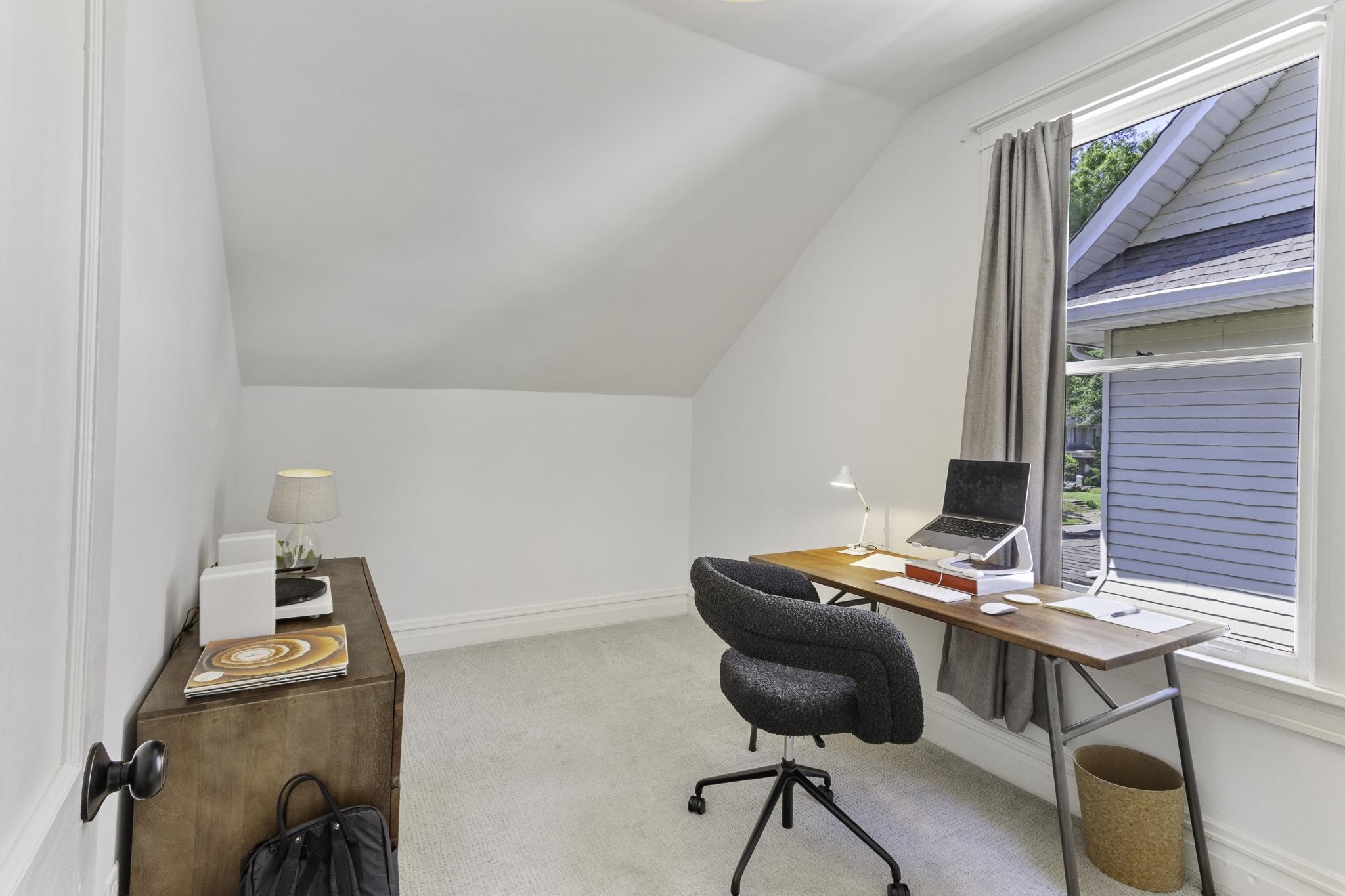 1640 EASTMORELAND AVE