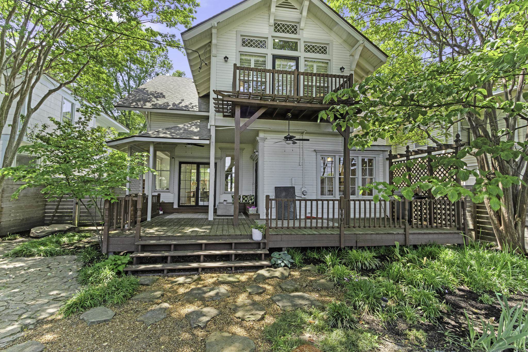 1640 EASTMORELAND AVE