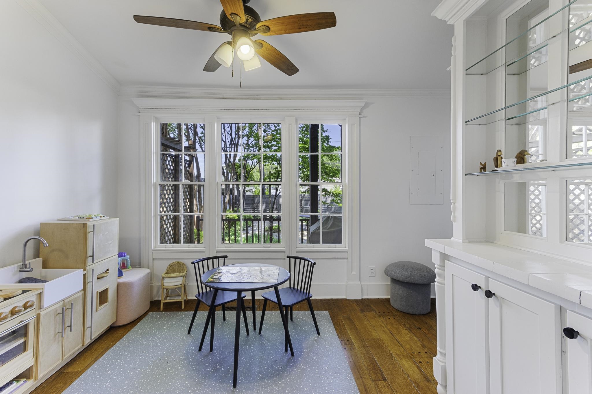 1640 EASTMORELAND AVE