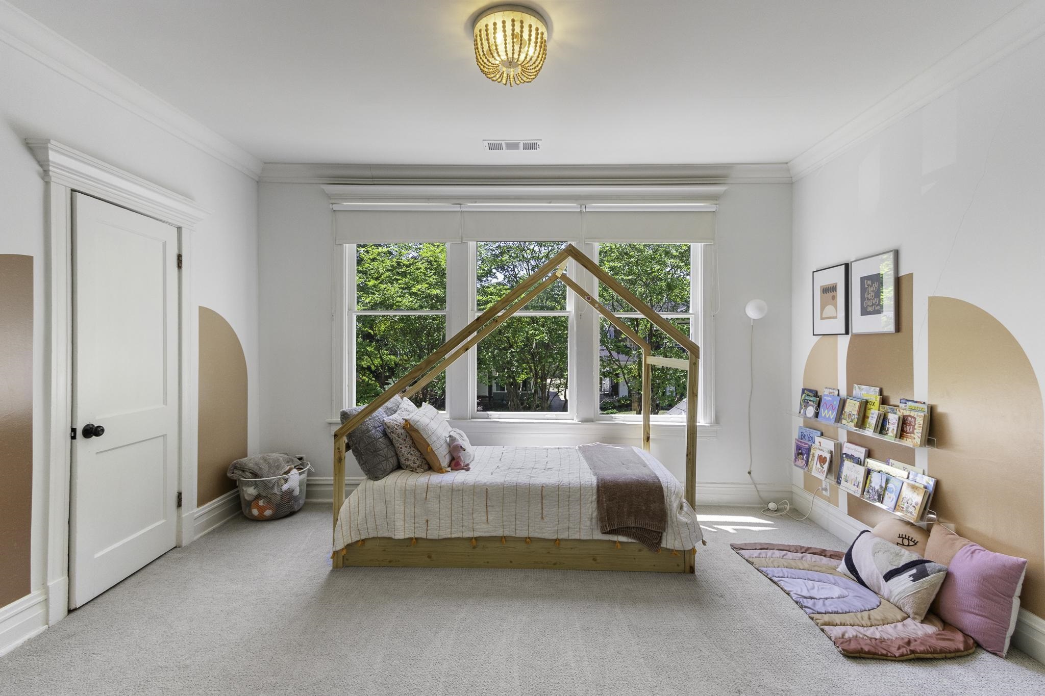 1640 EASTMORELAND AVE