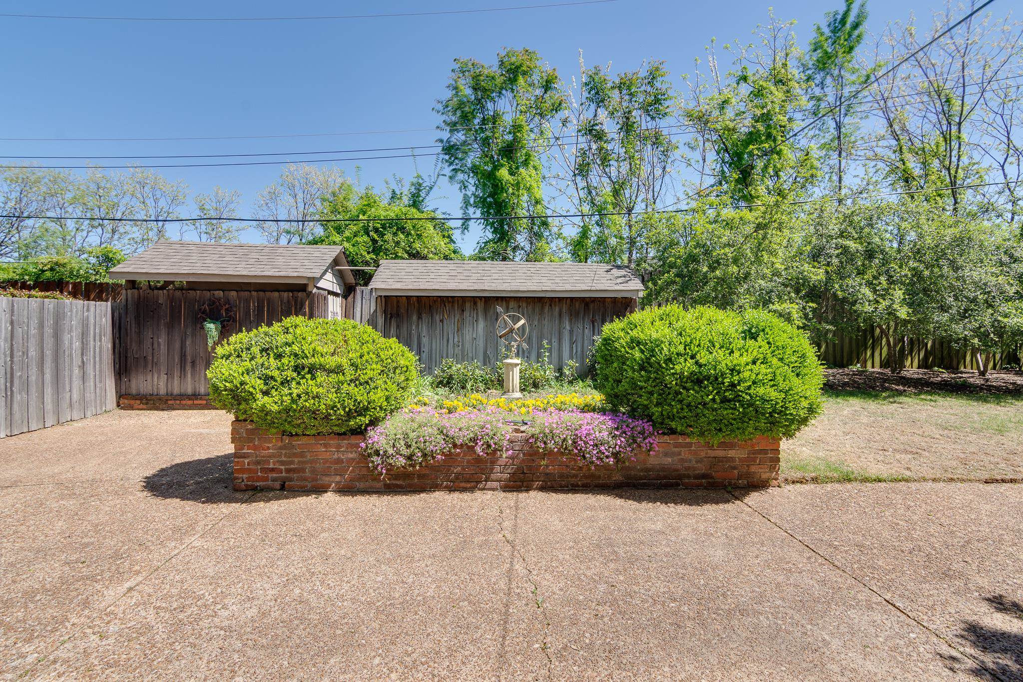 884 PARK VALLEY RD
