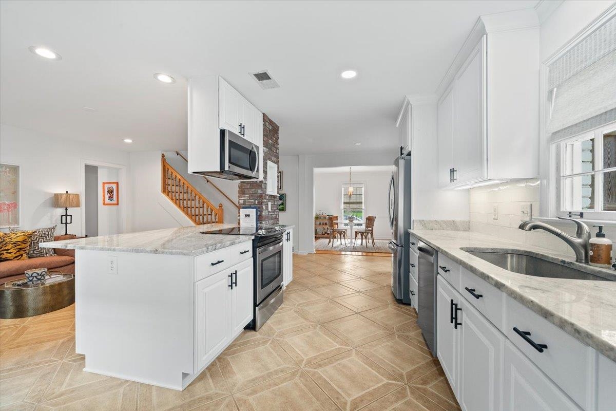 273 LORECE LN