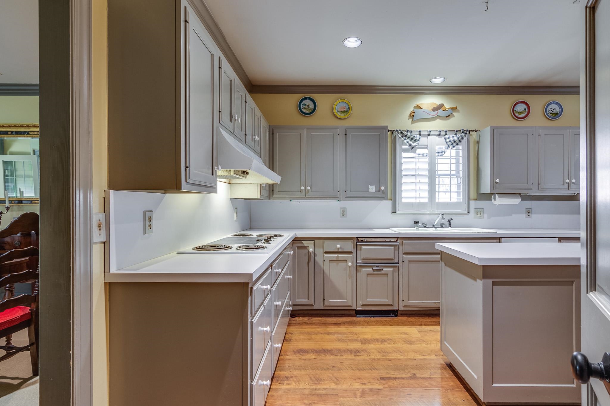 4657 HEMLOCK LN