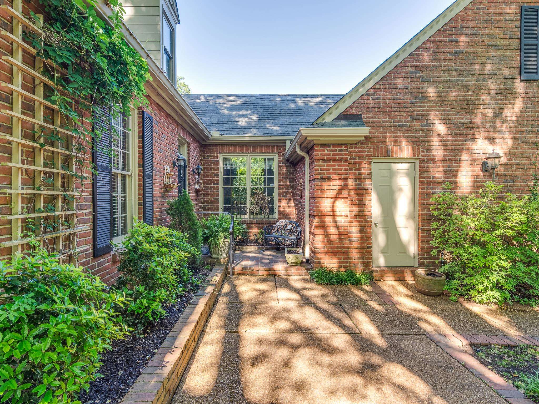 4657 HEMLOCK LN