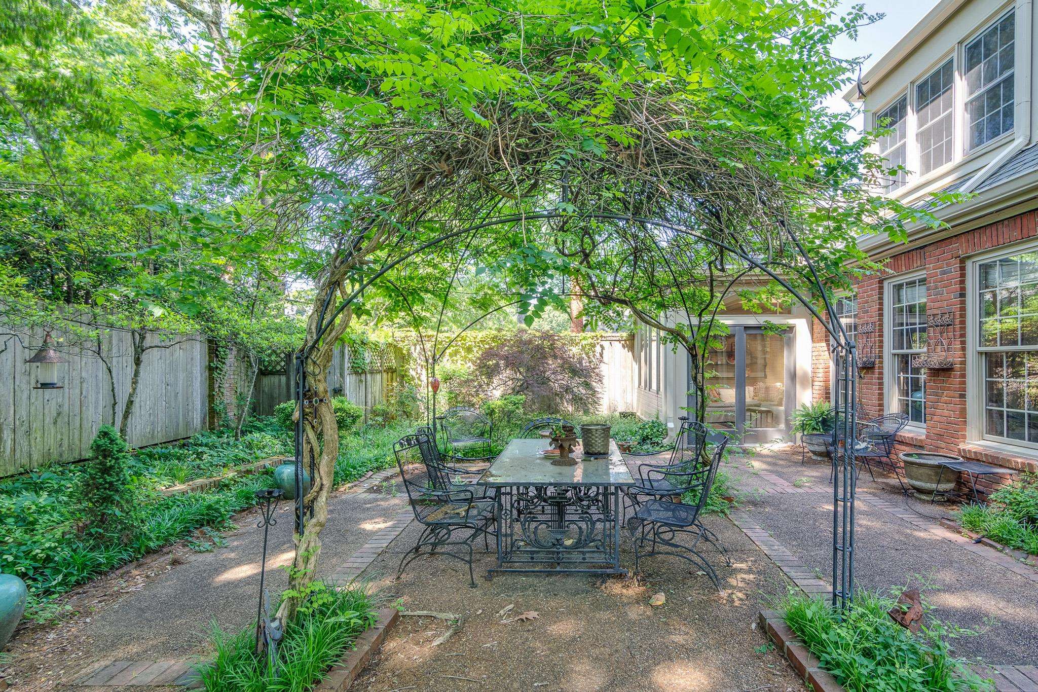 4657 HEMLOCK LN