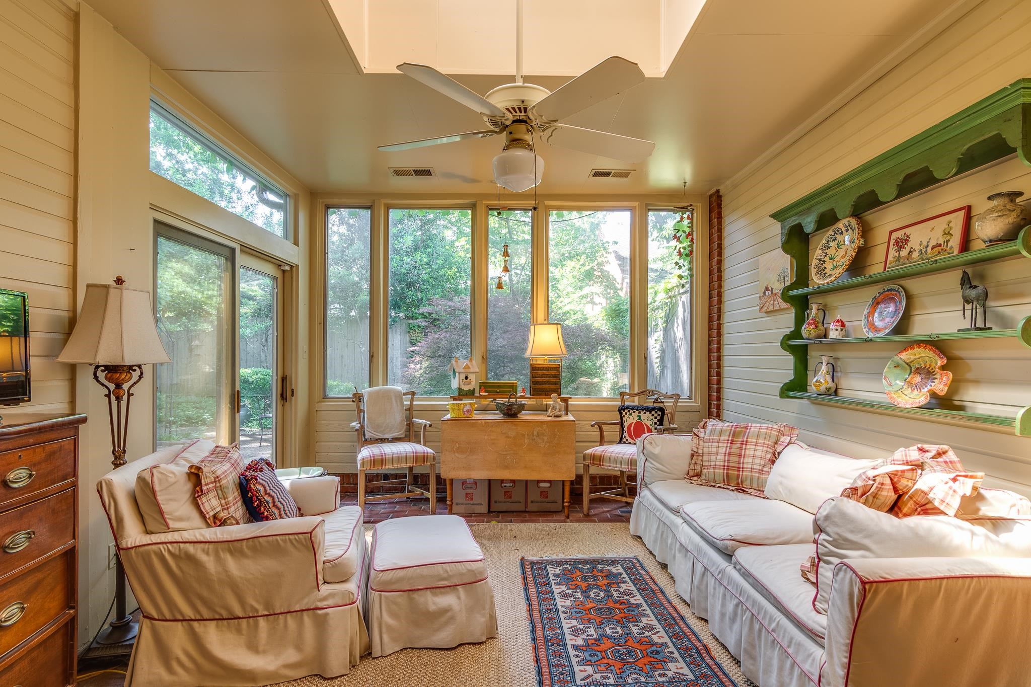 4657 HEMLOCK LN