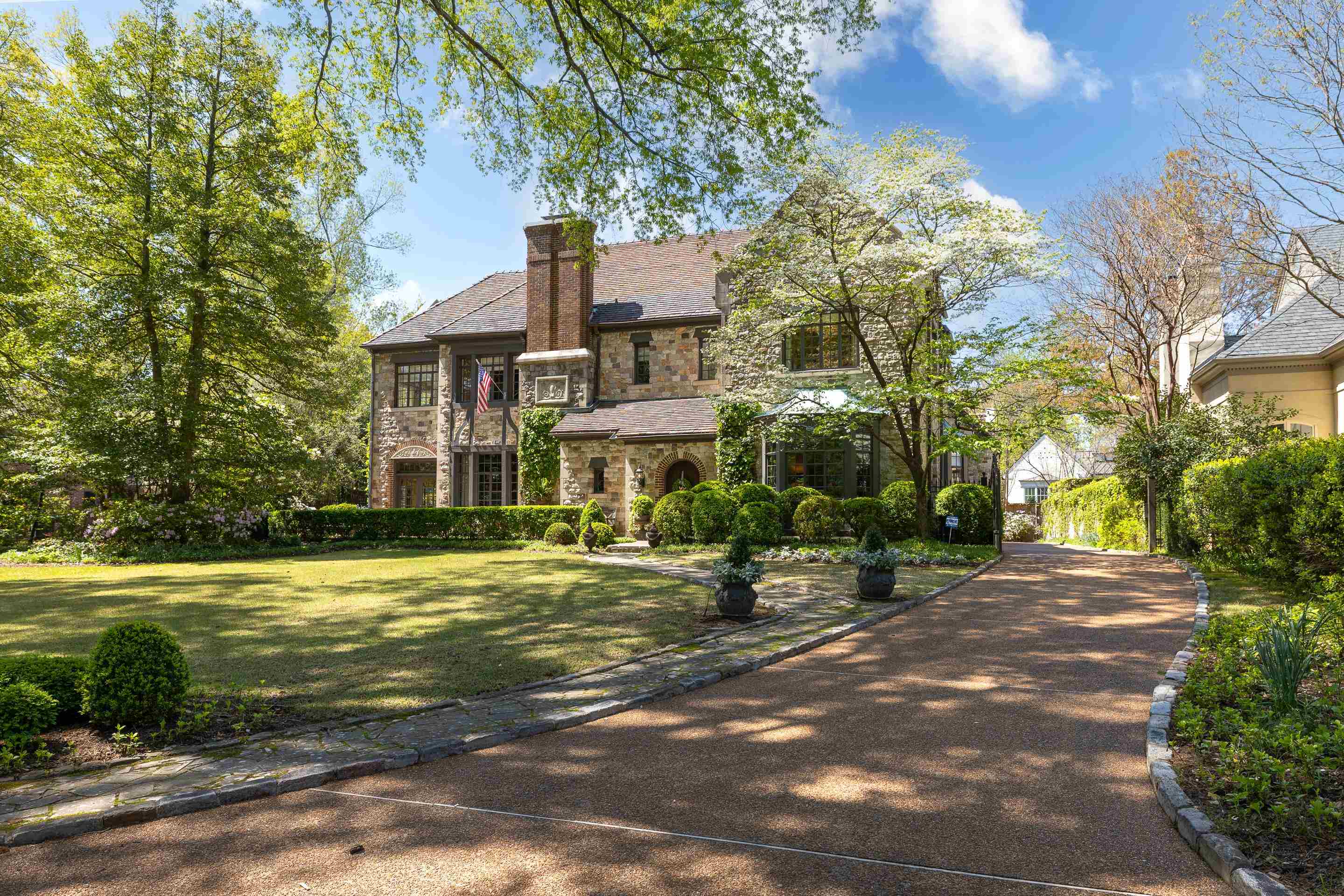 155 W CHICKASAW PKY