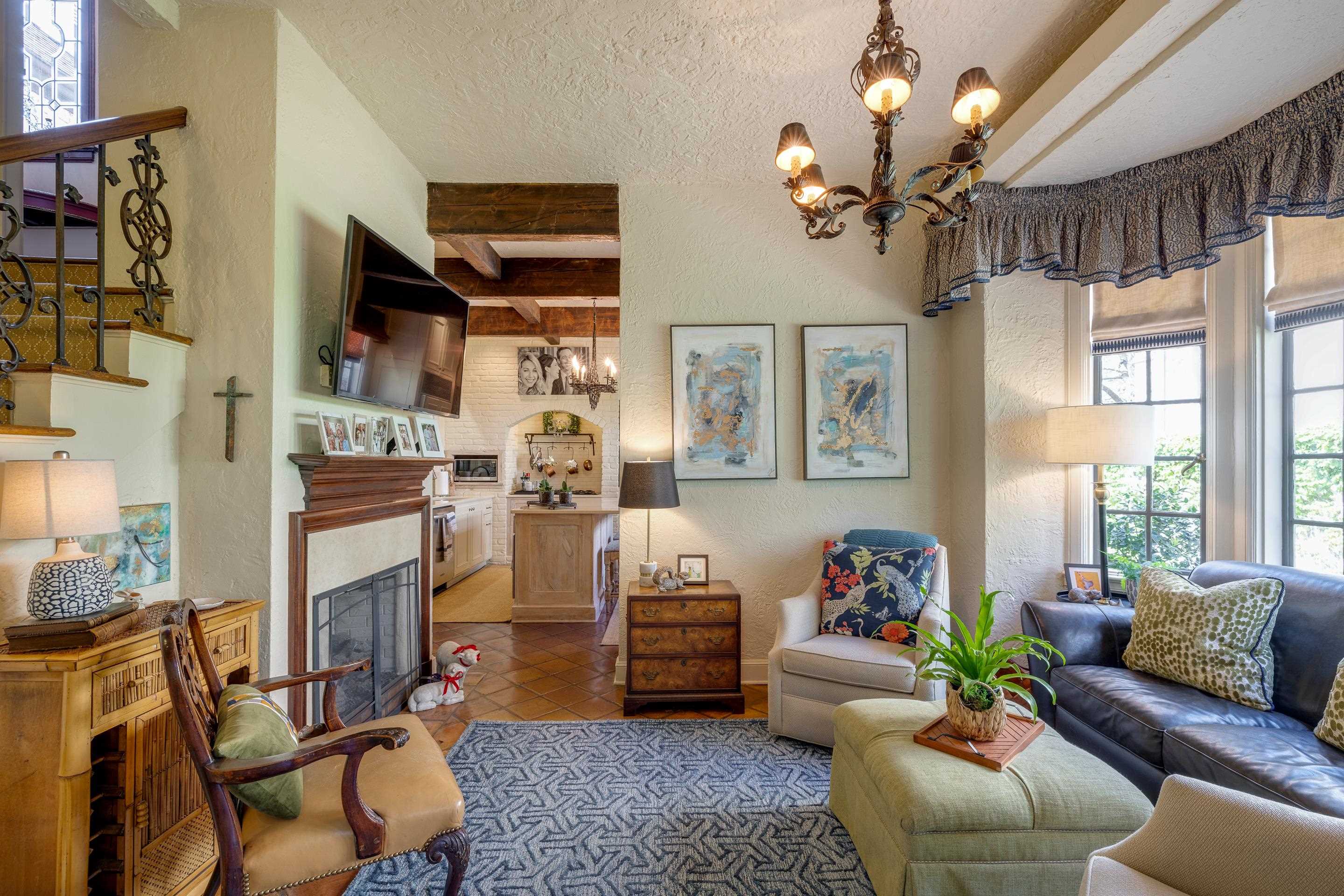 155 W CHICKASAW PKY