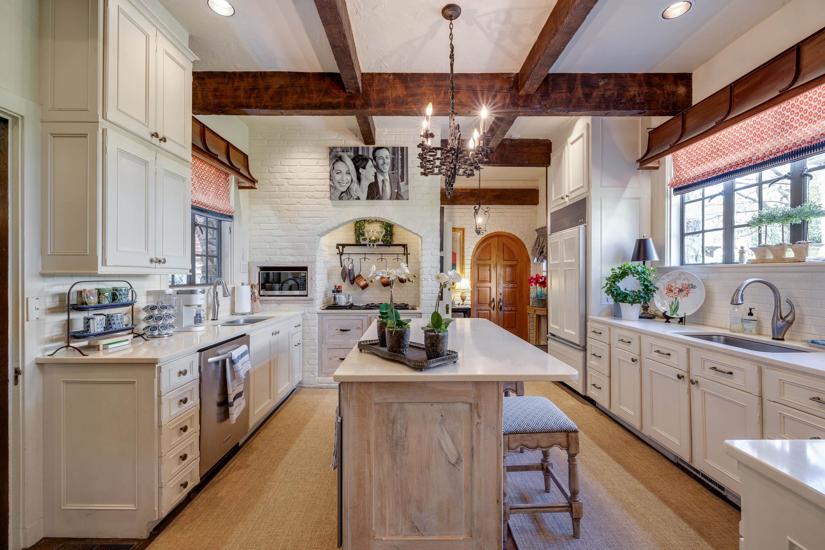155 W CHICKASAW PKY
