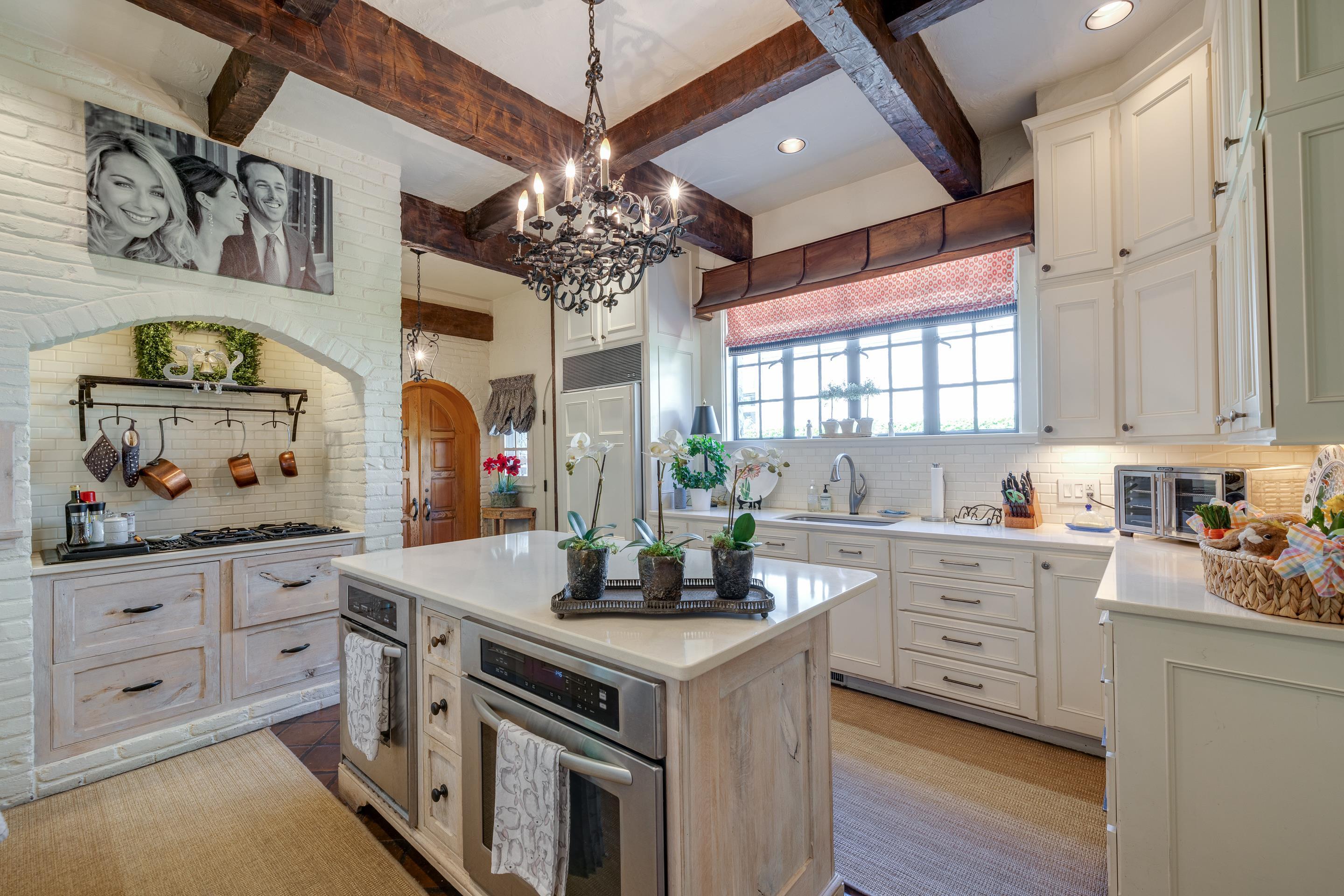 155 W CHICKASAW PKY